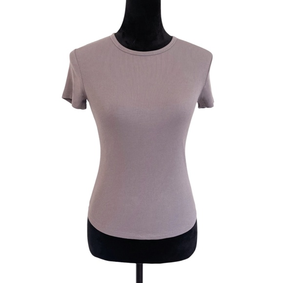 🍀3 for 35- Aritzia/Sunday Best ReRib Tee - Picture 1 of 2